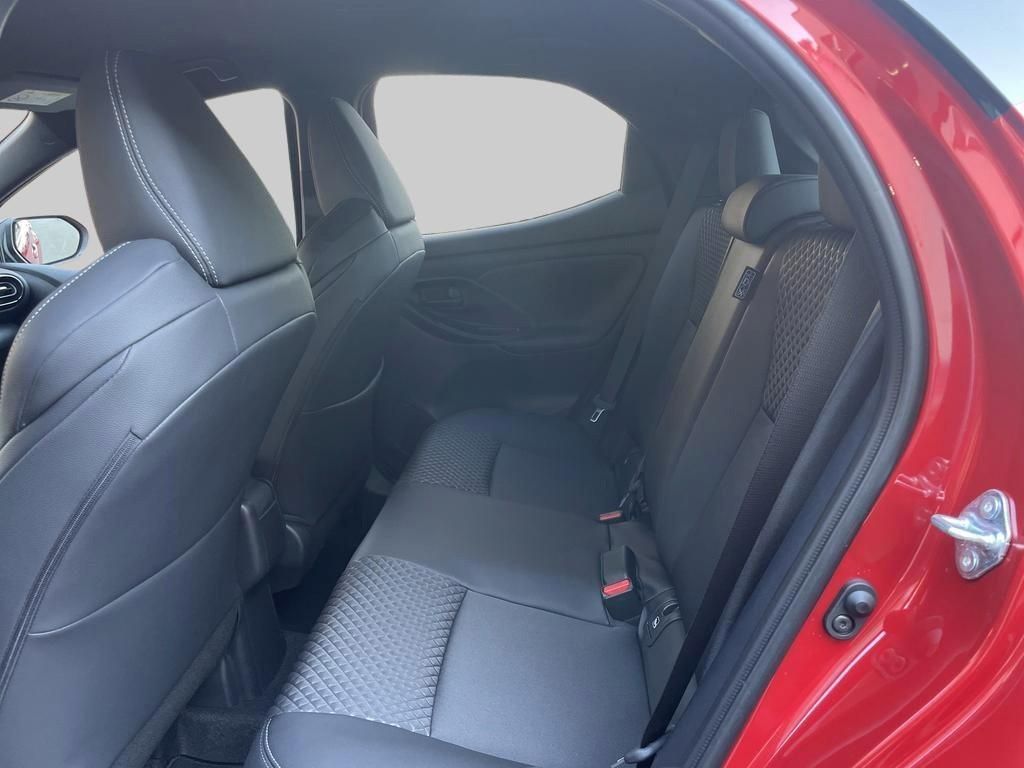 Foto 1 - Yaris Hybrid 130 1,5 Style Plus, *Safety-Paket, Karminrot metallic / Dach mysticschwarz