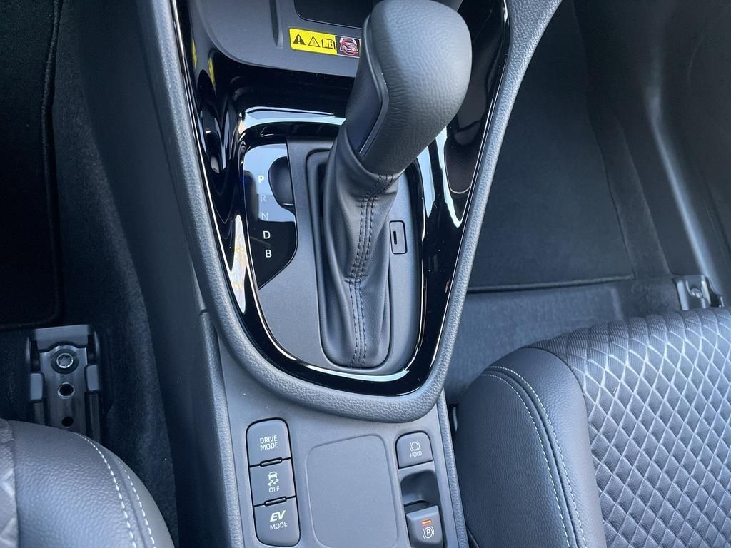 Foto 1 - Yaris Hybrid 130 1,5 Style Plus, *Safety-Paket, Karminrot metallic / Dach mysticschwarz