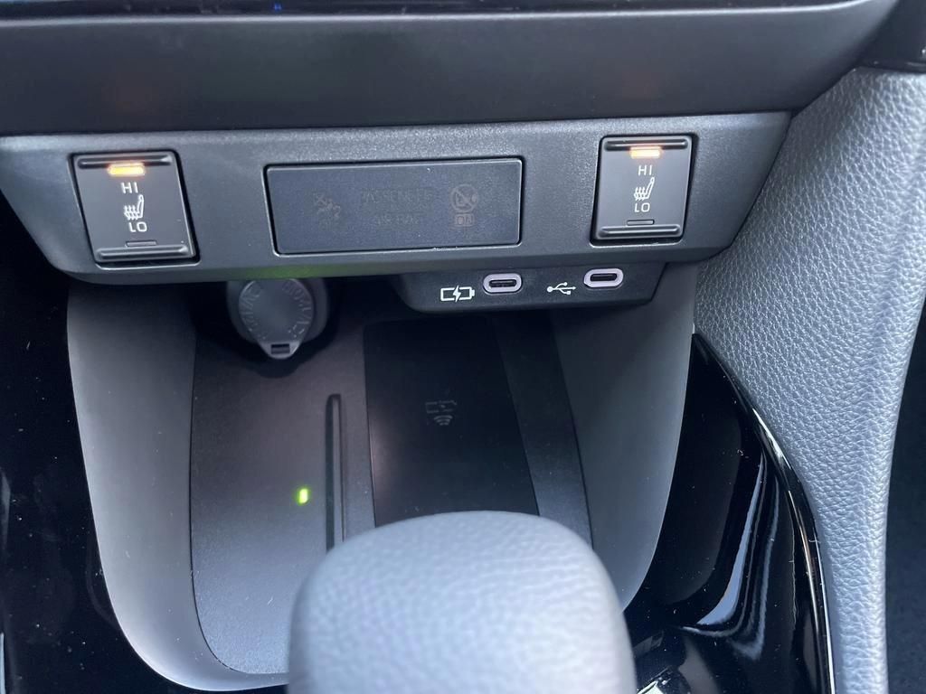 Foto 1 - Yaris Hybrid 130 1,5 Style Plus, *Safety-Paket, Karminrot metallic / Dach mysticschwarz