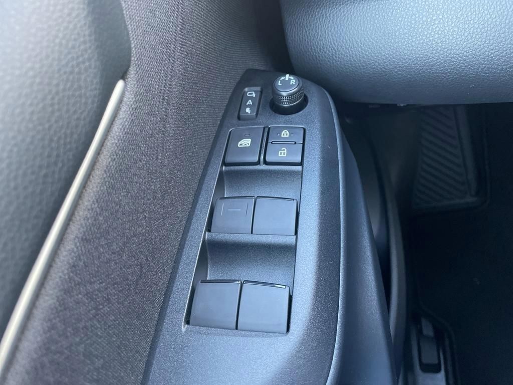 Foto 1 - Yaris Hybrid 130 1,5 Style Plus, *Safety-Paket, Karminrot metallic / Dach mysticschwarz