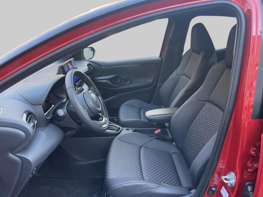 Foto 1 - Yaris Hybrid 130 1,5 Style Plus, *Safety-Paket, Karminrot metallic / Dach mysticschwarz