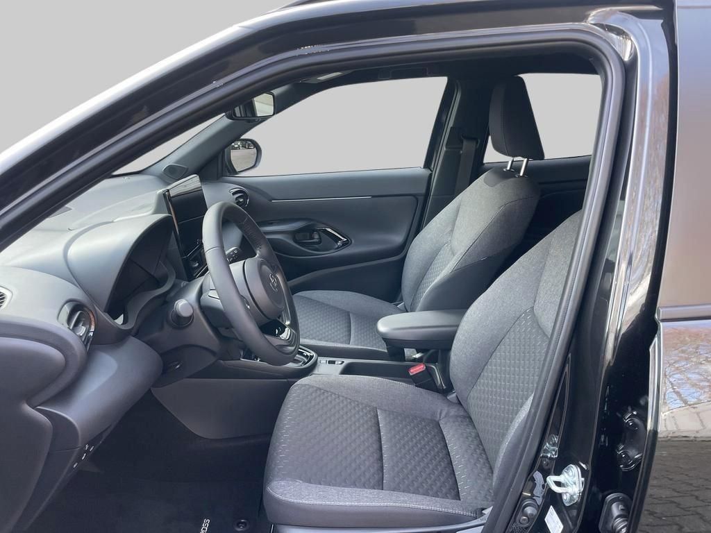 Foto 1 - Yaris Cross Hybrid 130 1.5 VVT-i Teamplayer, *Safety u Winter-Paket, Mysticschwarz Mica